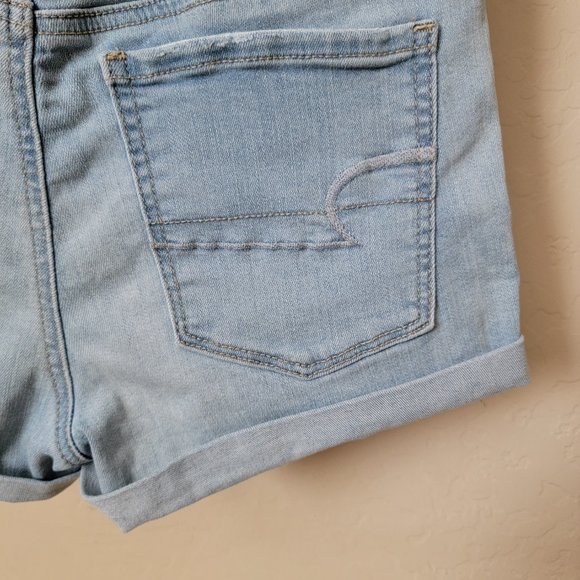 American Eagle Outfitters AEO Hi-Rise Shortie Rolled Cuff Light Wash Denim Short - Picture 12 of 16